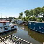 Nova Houseboat Deluxe Free Bikes アムステルダム