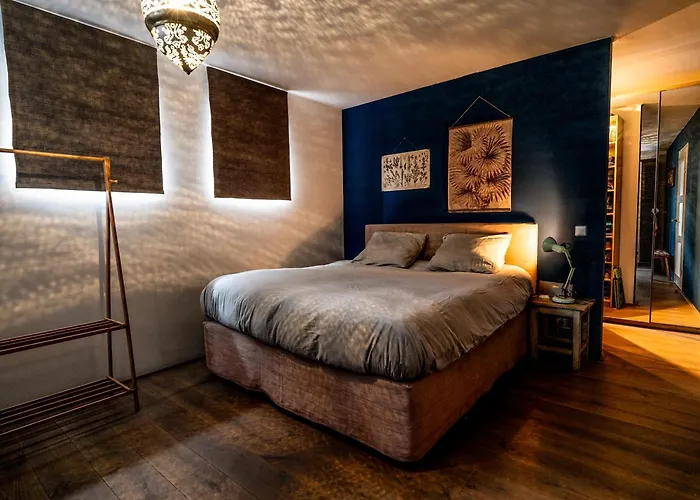 Nova Houseboat Deluxe Free Bikes