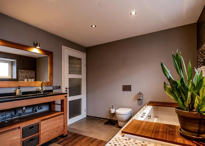 Nova Houseboat Deluxe Free Bikes Villa