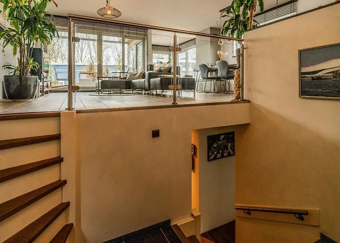 Villa Nova Houseboat Deluxe Free Bikes *