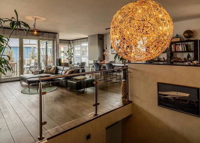 Nova Houseboat Deluxe Free Bikes *