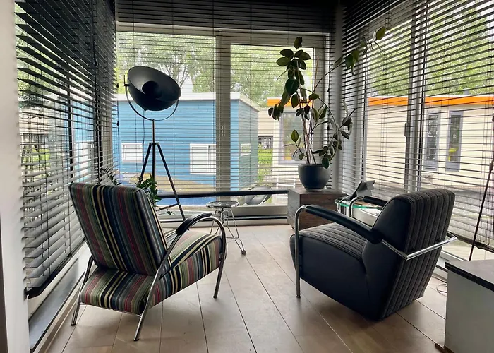 Villa Nova Houseboat Deluxe Free Bikes