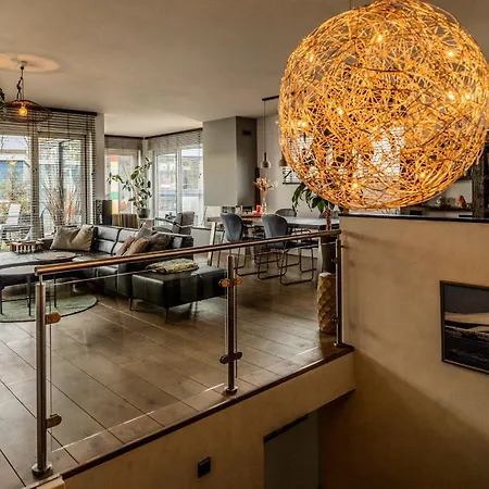 Nova Houseboat Deluxe Free Bikes *