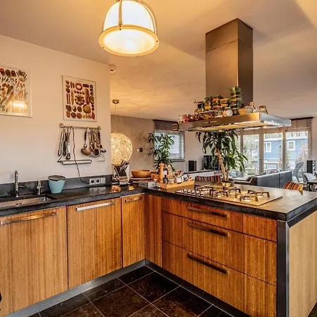 Nova Houseboat Deluxe Free Bikes